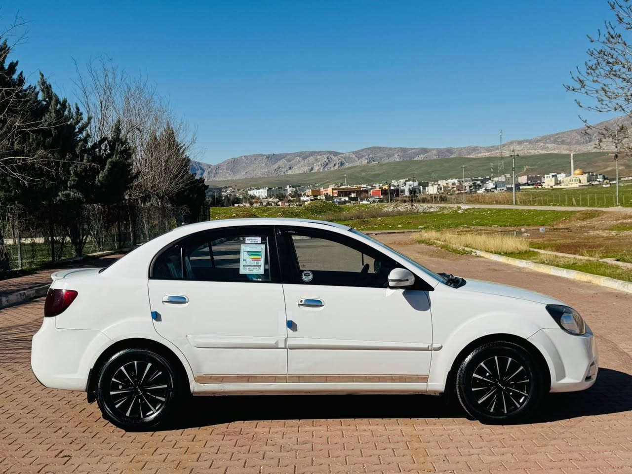 مقدمة 55 بلشهر 3 
كيا ريو 2012 سيارة كلين
بس بيها شبرين فقط 
سيارة جديد حيل 
طخم خلفي والامامي 
كلو جديد محرك 16 
مامفتوح كير مكينه بشرط
سيارة عل وضع شركة
*********** 
يذه كنت مهتم بل سيارات تابع الصفحة
