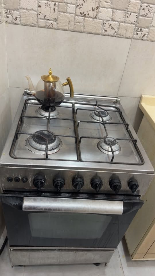طباخ ومرايه للبيع ومايكرو وزوليه
تواصل  على هذا الرقم ***********
