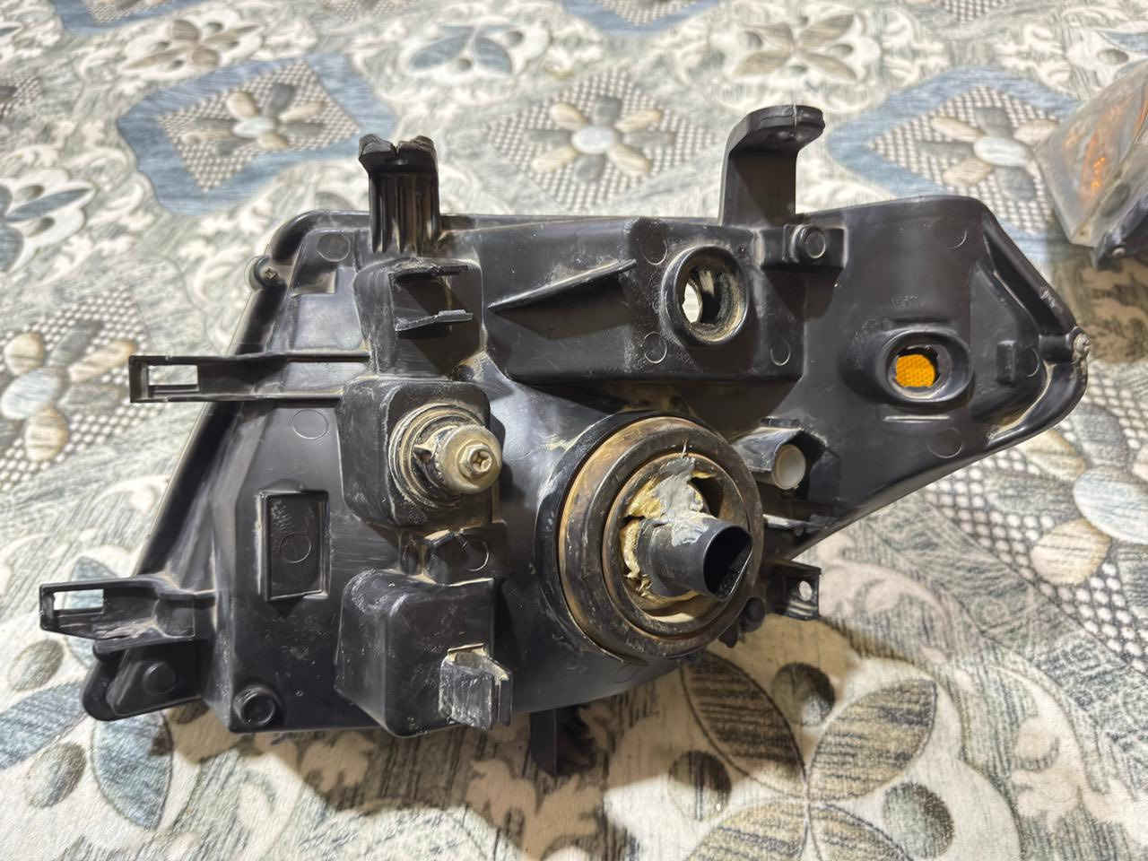 السلام عليكم لايتات بافندر
تجاري ترهم من موديل 2007 الى 2011 

***********
