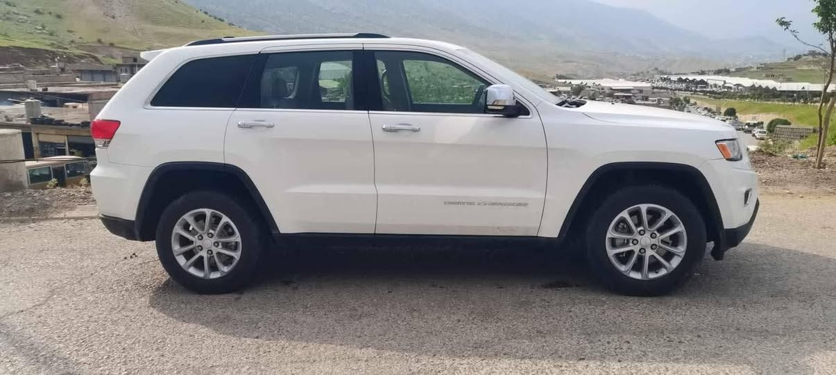 سلام عليكم
للبيع جيب كراند شيروكي
الموديل 2016 السيارة جديدة بوضع الشركة وجاهزة من جميع النواحي وكل ملاحظات مابيه ادامة مستمرة وشامله بشركة تخم تاير جديد 
اللون ابيض  
سعة المحرك 3600 فور ويل 4❌4
رقم بغداد بأسمي
مواصفات السيارة فول ١/١
1- فتحة سقف بانوراما 
٢-رادار مع مانع تصادم
٣-اصطفاف الي اوتوا بارك
٤-تحذير الخروج عن المسار 
٥-نقطعة عمياء 
٦-كراسي جلد مع تدفئة وتبريد 
٧-كراسي تحكم كهرباء جهتين 
٨-ذاكرة لحفظ وضعيات الجلوس
٩-ويل كب كروم قياس 20 
١٠- ستيرن كهرباء
١١-اوتو هولد اطفاء وتشغيل ذاتي 
١٢-شاشة كبيرة 
١٣-رادارات جانبية 
١٤-اشاير بالمري 
١٥-حساس امامي وخلفي 
١٦- جنطة كهرباء
١٧-نضام تشغيل واطفاء اوتماتيك للمحرك 
١٨- نظام بريك اوتوماتيك
١٩-كامرة دوارة 
٢٠- المصابيح الامامية LED لايت
٢١-نضام eco
٢٢-تشغيل عن بعد
٢٣-مري هيتر مع تعتيم وعاكس للضوء
السيارة داخلة كلين بدون حادث صار بيها صبغ نص الجاملغ الخلفي اثر طخه بسيطة 
السعر :22700 ورقة  
المسافة المقطوعة 100 ميل 
مكان السيارة بغداد السيدية 
 للمعلومات الاتصال على رقم صاحب السيارة متوفر وتس اب.  ***********
