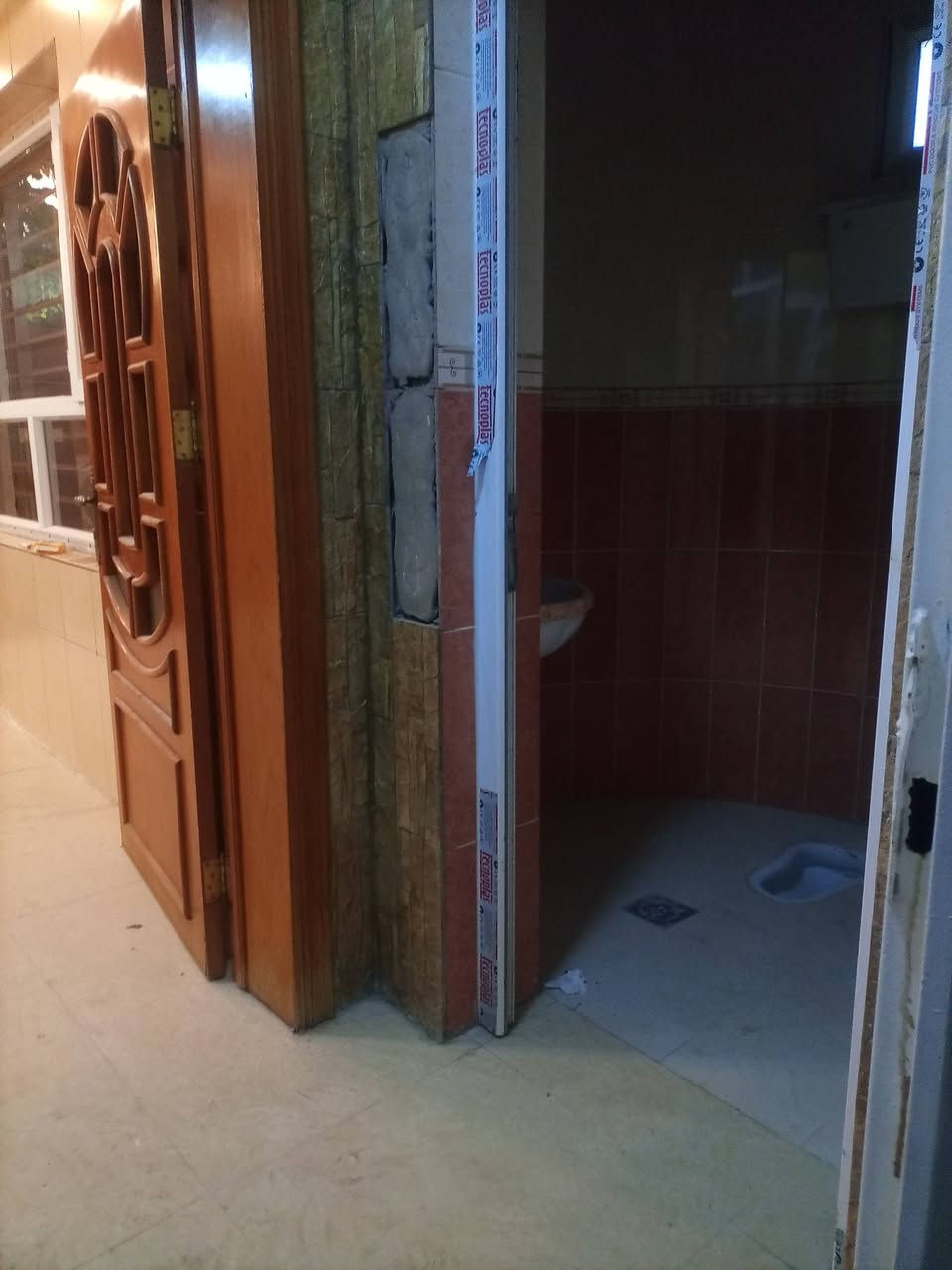 دار البيع بحي 17 تموز الاقتصاديين قريب عل شارع العام المساحه 250متر بل سند واقع حال 308 وجهه 10 الدار طابقين 6غرف نوم عنوان مكتب إطلالة الأوس بحي 17 تموز بسايدين الاقتصاديين الاتصال على الرقم التالي أو الواتس ***********
