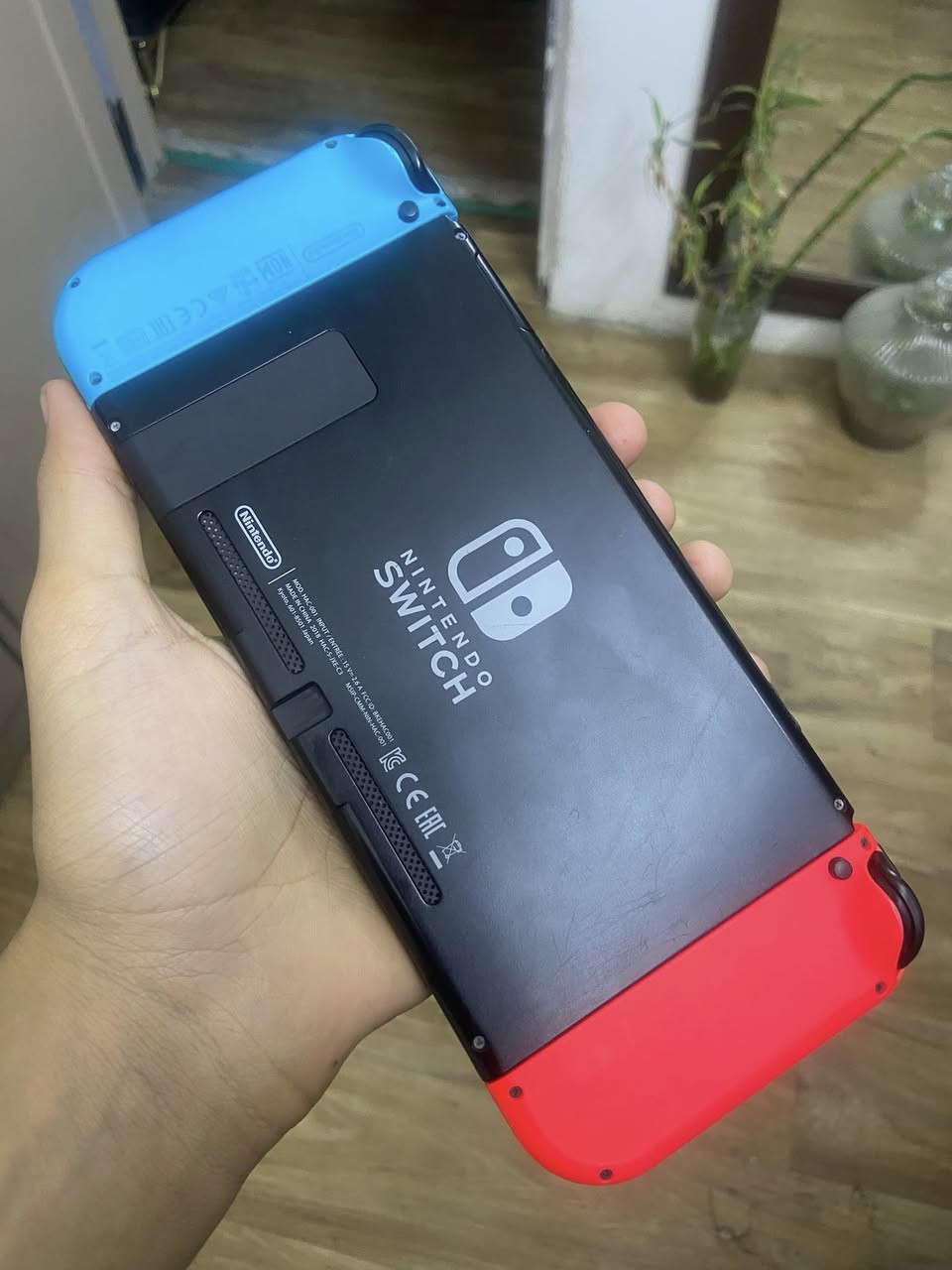 نتندو سوتج مهكر جهاز بي مكتبه العاب وبي العب انولاين و افلاين الجهاز بي شاحنه وكلشي يخصه من قاعده سعر الجهاز ٢٢٥  
مكاني منصور


**إذا كنت صاحب هذا الإعلان وتريد حذفه لأي سبب، رجاءا أرسل رسالة إلى الدعم الفني**