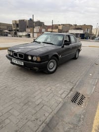 BMW السلام عليكم بي أم 535 عليه محرك 30 جديد موديل 90 كير و مكينه و تخ...