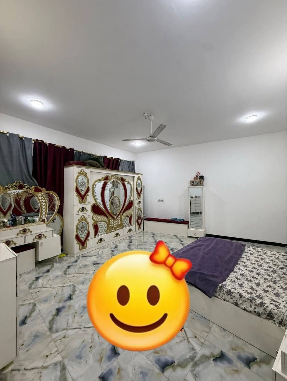 🏠 #دار_للبيع📍 #الديوانية – #حولي_الجامعة ع الشارع مباشر زراعي سند 25 مساحة 400متر
يحتوي ع غرفتين وصاله واستقبال ومطبخ وصحيات ومناور 
-المساحات واسعة جدا 
-كونكريت مسلح
-بناء درجة اولى 
للاستفسار ع الرقم ***********
