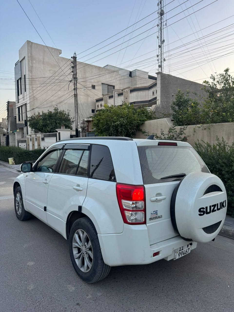 سوزوكي كراند فيتارا 2014 ياباني اصلي استلام شركة العامة
السيارة وارد خليجي كفاله عامه من الضربه والصبغ والتبديل والبارد 
سعة المحرك: 2400
كير: اوتوماتيك  بنظام اربع سرعات 
دفع رباعي مع ازرار تحكم بالدفع الرباعي
السيارة بيها نظام تشغيل ذكي
ثلاث بصمات دخول/مثبت سرعة/تدفئة تبريد/اشاير بالمري
/تحكم بالمري/تحكم ستيرن /حساسات خلفية/كامرة خلفية
/ايرباكات/تخم تايرات جدد
رقمها بغداد الجديد باسمي تحويل مباشر
سنوية بسمي
السيارة كاملة ومرتبة وجاهزه للاخير 
مكان السيارة بغداد العامرية 
السعر 125 ورقه و بيها مجال 
*********** / ***********
