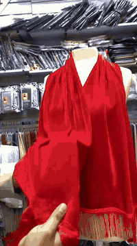 سكارف قديفة خامة أصلية
متوفر جملة كميات

سعر الدرزن ٤٨ الف

أقل طلب نص درزن ٦ قطع

كميات سعر خاص 

قياس القطعة 50*170
حجز واتساب ***********
