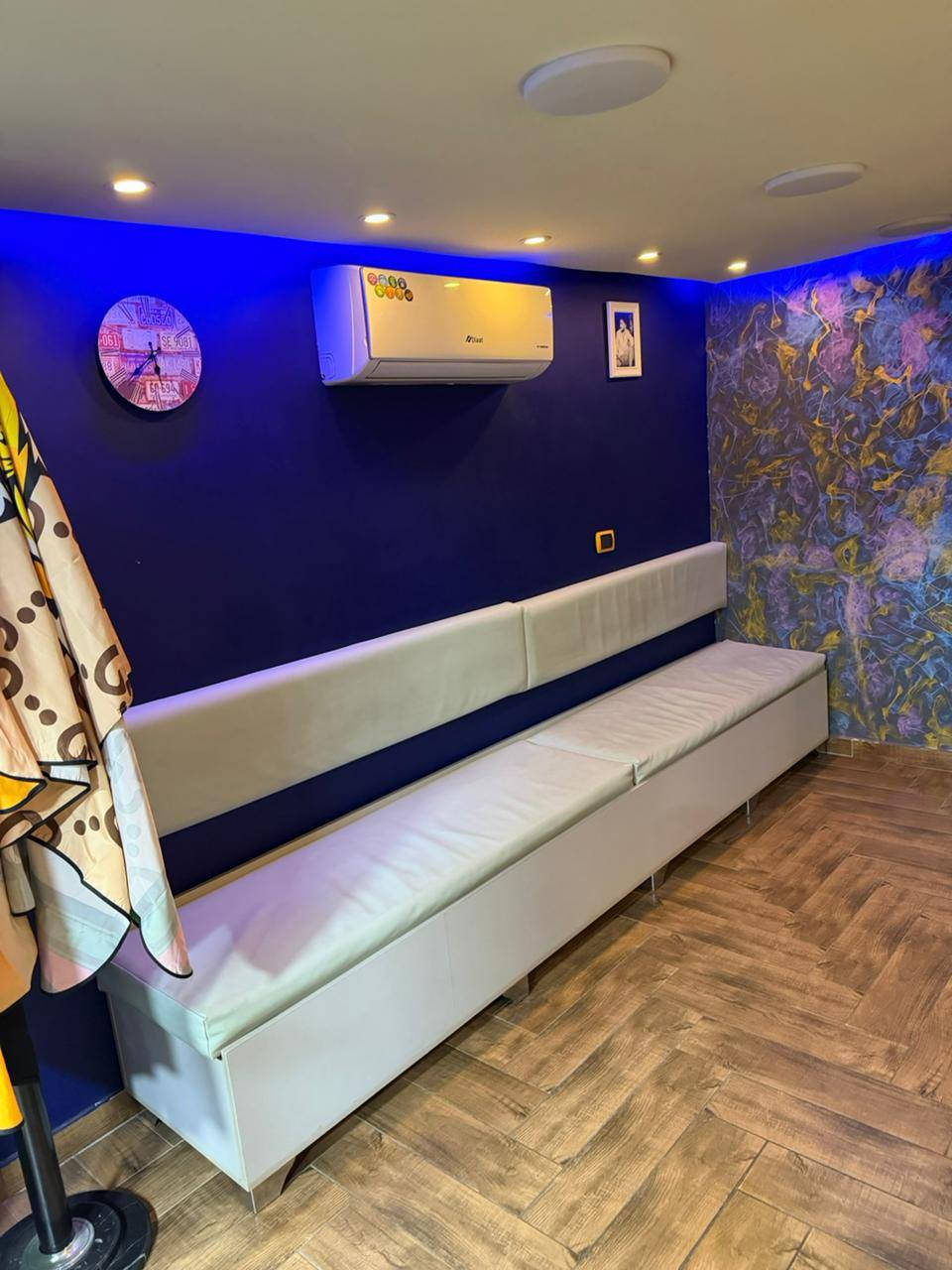 📢 إعلان بيع أغراض محل حلاقة

متوفر للبيع جميع مستلزمات محل حلاقة بحالة ممتازة، تشمل:
✂️ كراسي حلاقة
🪞 مرايا
💈 ماكينات حلاقة وأدوات كاملة
🪑 أثاث وتجهيزات المحل

الأغراض نظيفة وجاهزة للاستخدام مباشرة، مناسبة لفتح مشروع جديد أو تطوير محل قائم.

📍 الموقع: [أربد البارحه]
📞 للتواصل: 07 9253 5929]

السعر قابل للتفاوض للجادين.


**إذا كنت صاحب هذا الإعلان وتريد حذفه لأي سبب، رجاءا أرسل رسالة إلى الدعم الفني**