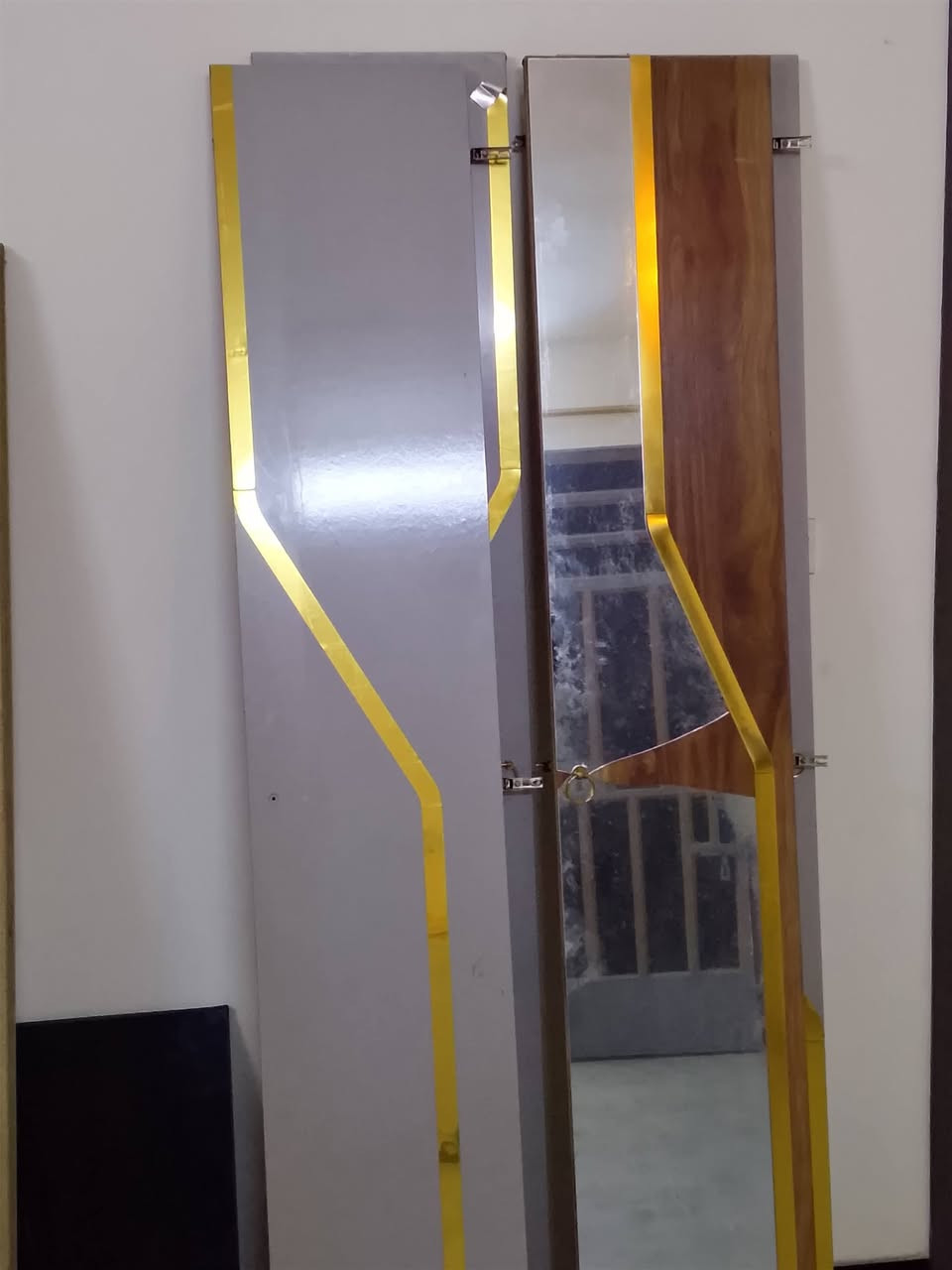 غرفه تركيه للبيع المرايه مال باب بيهه كسر كما موضح بلصوره والبيبان ضايعات براقيهن غرفه مستعمله للبيع متواجد فيس بوك واتس اب ***********
