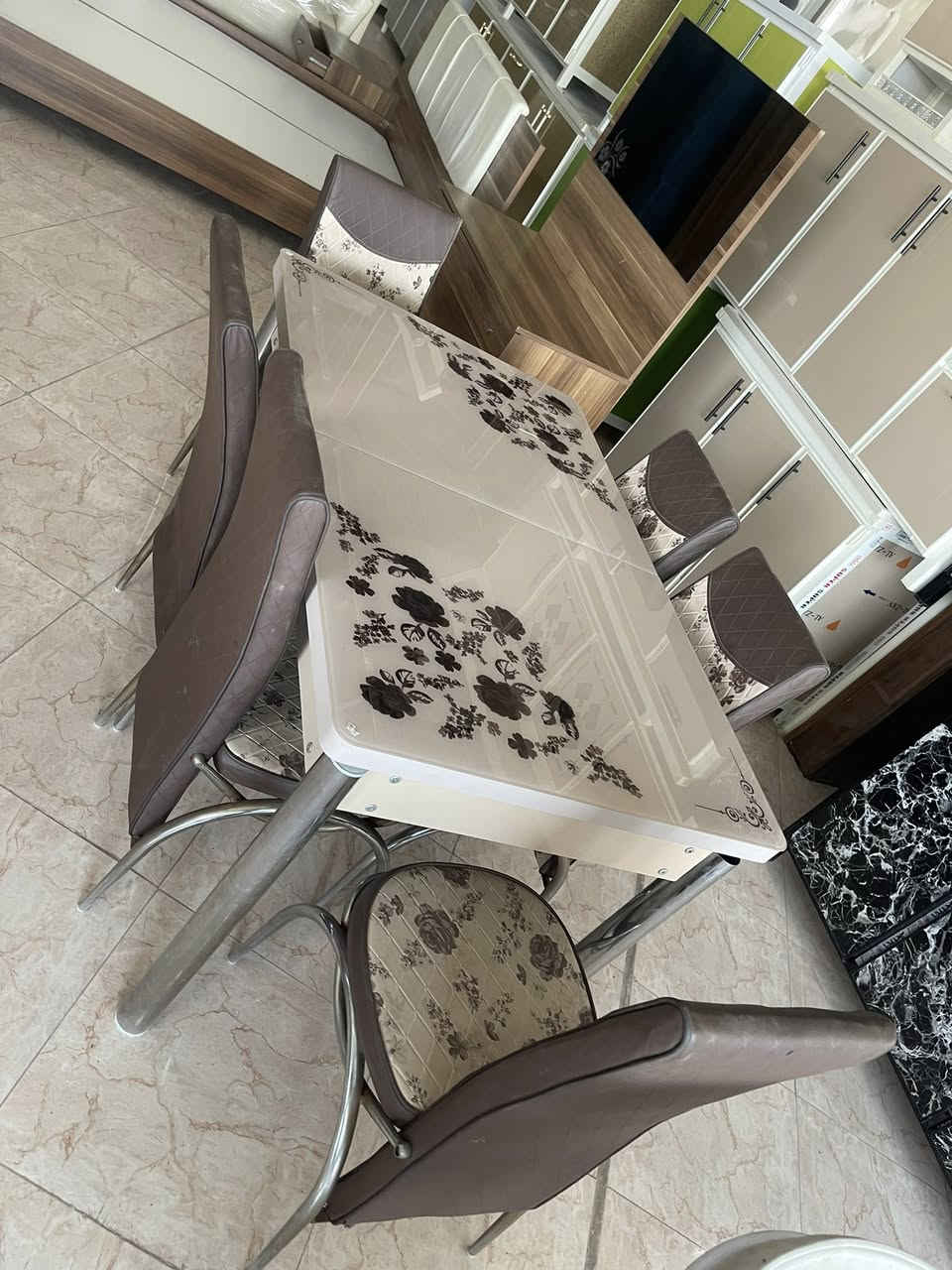 ميز و 6 كراسي سعر الطخم 125 الف سايدين موصل أربيل مقابيل مول حجي علي.   *********** وتساب
