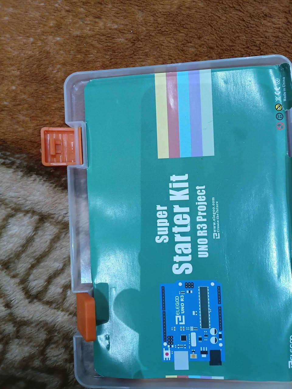 السلام عليكم للبيع علبة التعلم الإلكتروني والبرمجة Elegoo Super Starter Kit الأصلية ونقية بزاف (باقة جديدة ومكمولة 100%).
​هاد العلبة مثالية جداً لـ:
​طلبة المعاهد والمدارس التقنية (OFPPT, EST, FST, ENSA).
​أصحاب مشاريع التخرج (PFE - Projets de fin d'études).
​عشاق ومطوري الروبوتيك والاختراعات الإلكترونية (Arduino / DIY).
​المكونات لي كاينة لداخل (كيف باينة ف الصور):
​بوردة التحكم (السيستيم) مع كابل USB.
​شاشة LCD وكافة الحساسات الأساسية (حساس الصوت، الحرارة، الجويستيك...).
​محركات صغيرة (Servo + Stepper Motor) مع لوحة التوصيل (Breadboard). الجديدة, المغرب


**إذا كنت صاحب هذا الإعلان وتريد حذفه لأي سبب، رجاءا أرسل رسالة إلى الدعم الفني**