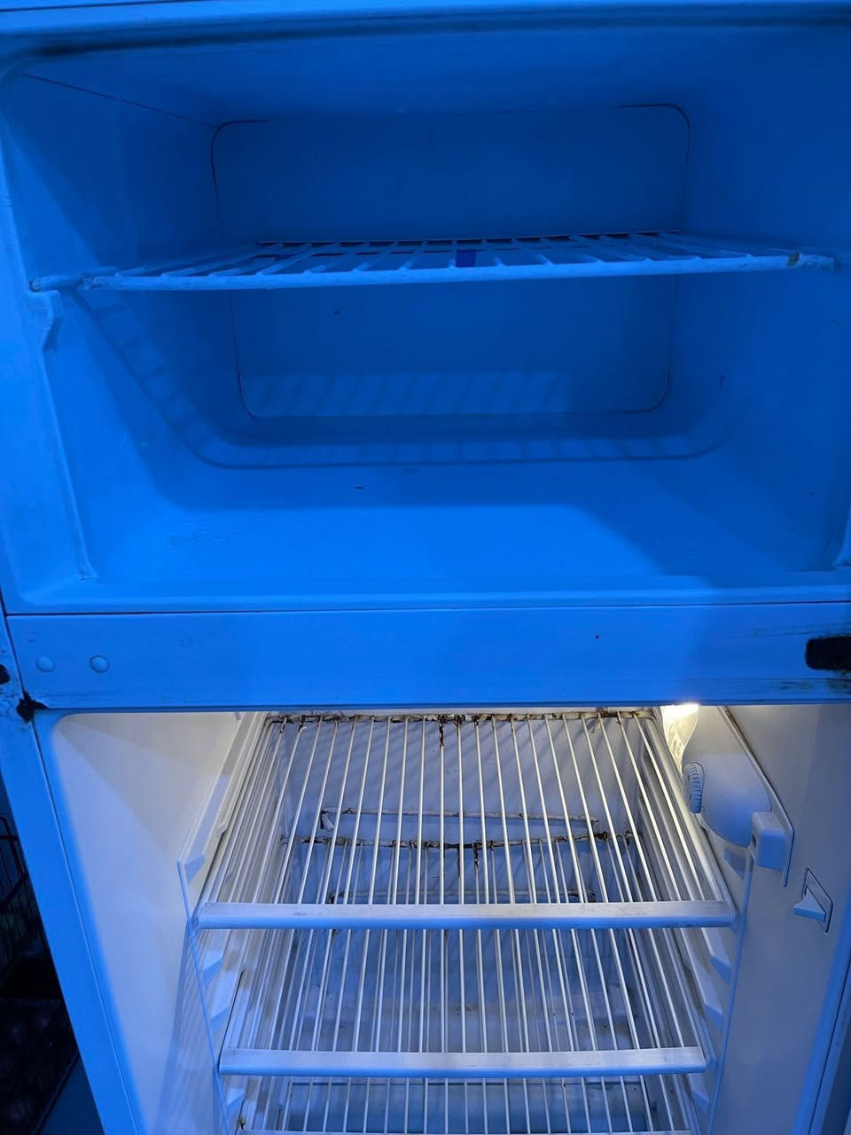 ثلاجه للبيع نضيفه جدا اخت الجديدة
وكاونتر متر نضيف جدا
بغداد الامين الثانيه ***********
مامتواجد ع الفيس
