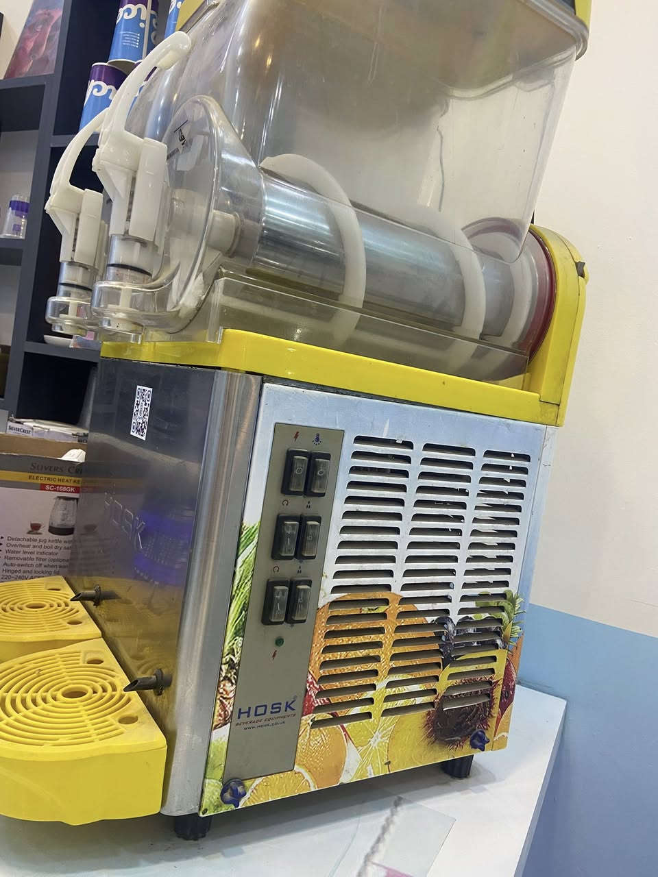 السلام عليكم عندي مكينه زبري موسم واحد مشتغله جديده السعر  البيع 550 الف  التواصل على الرقم ***********
