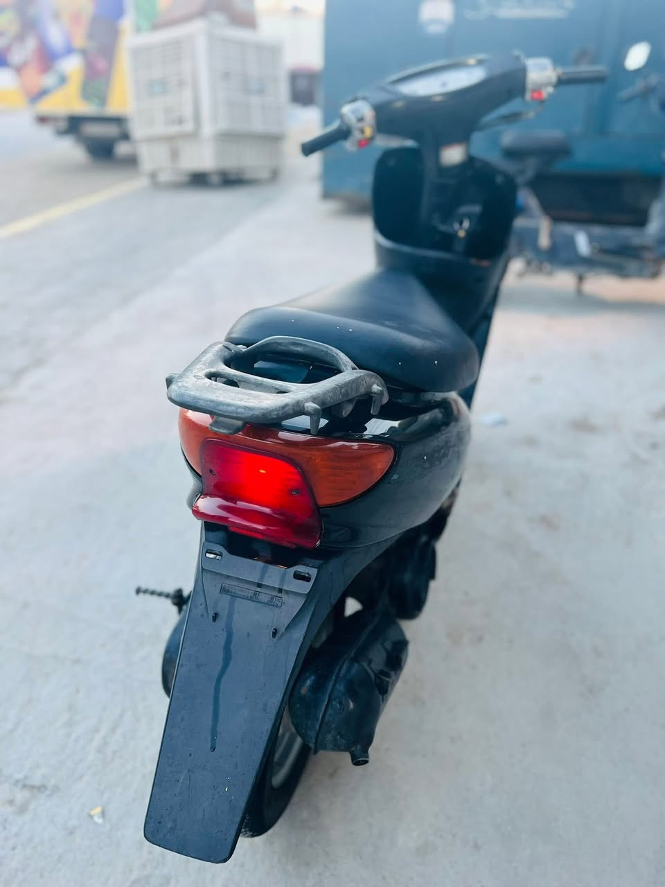 السلام عليكم دارجه عصفوريه للبيع الدراجه شغاله هندر وسلف مثل ما بل صور مابيه اي نقص بس باتري شويه ضعيف سعره 250 وبيها مجال
العنوان/ شعب_حي البساتين 

للاستفسار خاص او الاتصال :
***********
