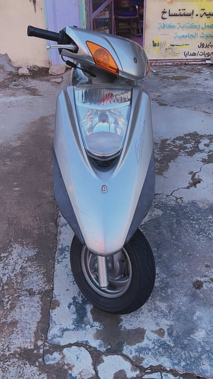 سلام عليكم دراجة ابريز للبيع الون سلفرسرعة 140 دراجة رمبه  صارلها شهر من نازله كلش نضيفة امانت الله برغي واحد ممفتوح. بيها الي يريد يجيب فيتر ويا ويفحص عنواني بغداد حرية شارع 30 حي السلام يم الملعب السعر 1100 وبيها مجال للطيبن الي.يحب يتصل هاذا رقمي ***********. دراجة كلها ختم واحد
