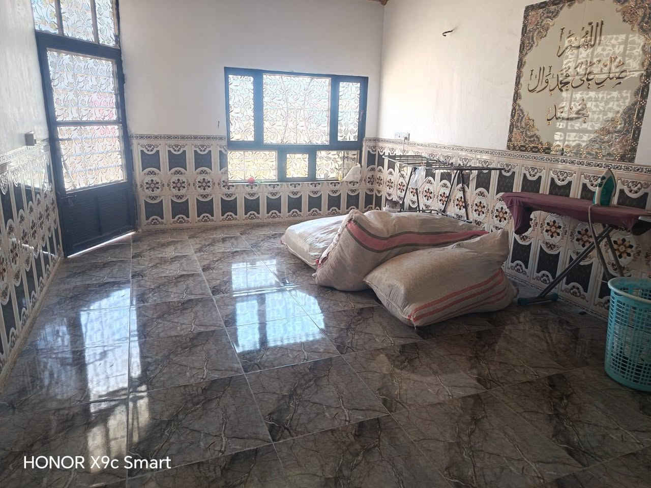 للبيع دار سكن البوغسه250م يتكون من غرفتين نوم/استقبال/مطبخ/صحيات//السعر 78مليون بي مجال لاستفسار الاتصال على الرقم *********** مكتب عقار ابو حسن مقابل البنزين خانه
