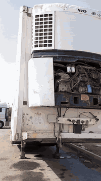 السلام عليكم
براد شمتز للبيع 
السمك خمسه 
الجهاز خير من الله 
العربانه جاهزه طخم تاير 
100$ السعر رقم
 الهاتف
***********
