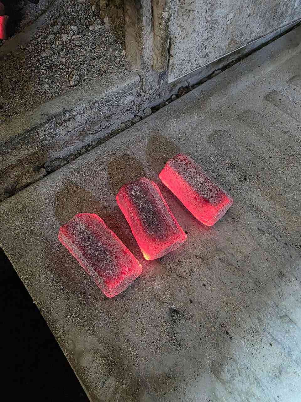 متوفر فحم الرشيد وصقر اندنوسي على فحص وبجوده عاليه وسعار تنافسيه للستفسار ***********
