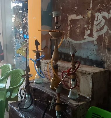 السلام عليكم 
عندي هذني النراگيل مسحوگات للبيع وحدة بابلية و اثنين عاديات
 ***********
