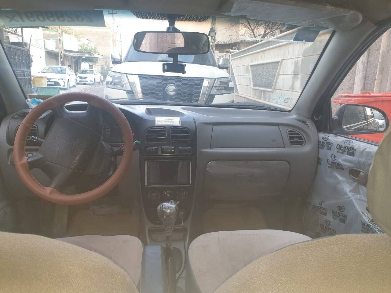 سلام عليكم كيه ريو مديل 2002 محرك 1600 ستوه مشدود جديد رقم انكليزي  مرحله مصبوغه جماليه حداده جديده تبريد كامل بس شحن غاز دواخل جدد سنتر لك شاشه كار بلي تخم تاير جديد سياره جاهزه مكاني بصره السعر45 بيه مجال قليل *********** مراوس حسب الرغبه
