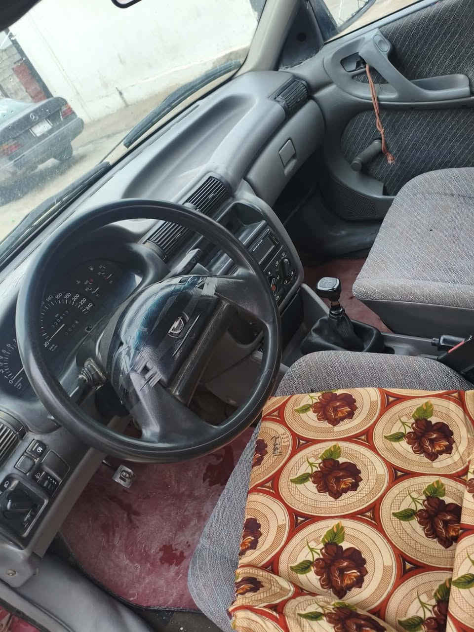 سلام وعليكم اوبل استرا موديل 93 رقم دولي سنوية جديد لحد30 محرك كير شرط مكفولة من الضربة  سعر ٣٧وبيا مجال رقم ***********
