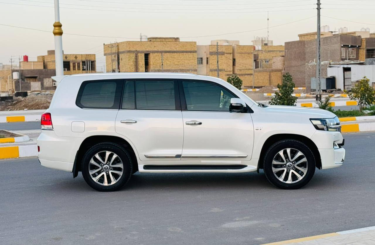 لاندكروز 2016 رقم أربيل بأسمي
مكفوله ضربه وصبغ وتبديل
فول مواصفات فئة (VX) 
فتحه بصمه كشنات جلد + كهربائي +خزن
شاشه كأمره تحكمات 
السعر (500 $) ( خمس شدات ) وبيها مجال 
للاسفسار الاتصال (***********
