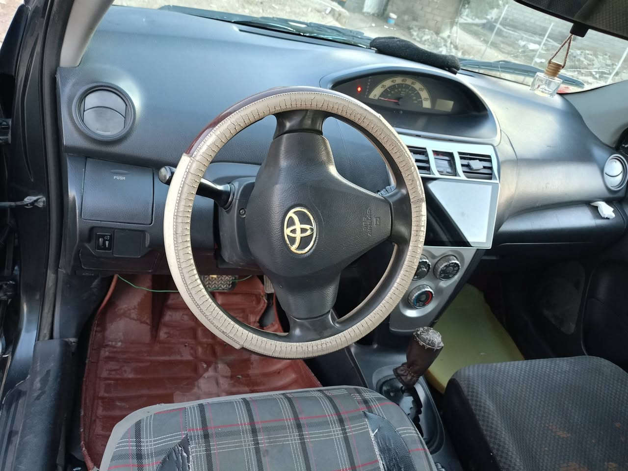 السلام عليكم تيوتا يارس 2007 وارد امريكي رقم بغداد انكليزي هزه وسنويه مانافذه السعر 63 الاتصال***********مكان السياره ديالى بعقوبه
