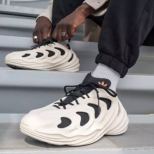ماركة adidas موديل حديث
قياس 45           CM 29

اي استفسار على الخاص   رقم الهاتف/***********
يوجد توصيل جميع محافظات العراق
