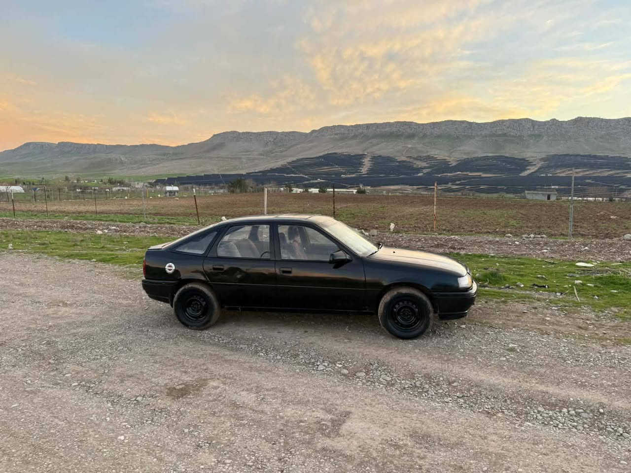 فرؤشتنى خيرا .......ئۆپڵ ڤیکترا مۆدیل 1991 مە کینە بیست و گیرعادی  مە کینە و گیری بە شە رت زۆر پاکە ماڵی دۆستە   ئیفلۆی تازە یە   سە یارە کە سەنەوی و پاکانە ی لە گە ڵایە بە شە رتی ئە وە لیات و حاسیبە   کارە بای کامل مە زبوتە هە موو گیانی ئیشە کات نوقسانی نیە  توندوتۆڵە زۆرمە زبوتە  هە یکەلی زۆرجوانە  سە قف وشان و بیش و بە تانە ی زۆرجوانە  سعری  ( ‌‌ ‌١٠ )  وه ره قه     ژماره ى مؤبايل       ***********          *********** السليمانية, العراق
