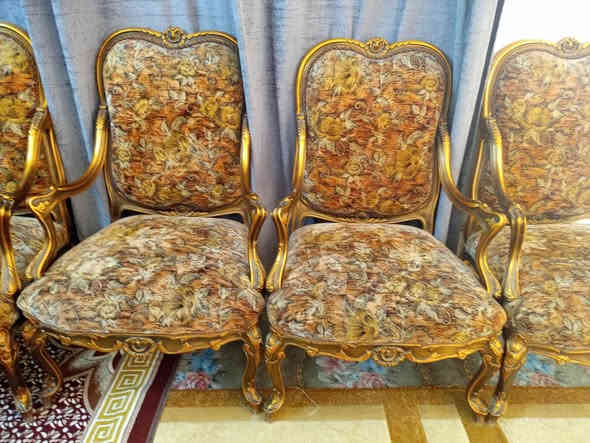 السلام عليكم / للبيع 4 كراسي دمياطي مصري سعر الكرسي 50ألف سعر نهائي توصيل لباب بيتك بيع مستعجل ***********
