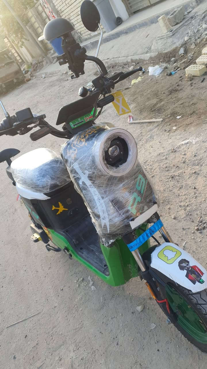 السلام عليكم دراجه R9 للبيع سعر ٤٣٠ وبيه مجال دراجه نضيفه تتكون من ٥ بطاريات مكاني حي جهاد راسلوني عل رقم او خاص ***********
