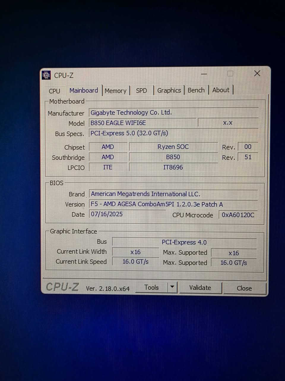 السلام عليكم تجميعة بدون كارت للبيع
استعمال ٥ اشهر العاب
 ابيع فقط كاملة

Cpu : R 7800X3D 
الجديد ب 550 
Cpu Cooler : 360 mm + info screen 
الجديد ب 145
MB: B850 GIGABYTE WIFI PRO PLUS
الجديد ب 350
RAM : 4 X 8 6000HZ RGB white 
الجديد ب 675
Storage: 1 TB NVME PCIE GEN 5 
الجديد ب 325
Psu: 650 w 
الجديد ب 75

 الي ياخذ نفسها جديدة تكلفة 2,120,000
ابيعها ب 1,790,000

تواصل ***********
 ابيع فقط كاملة
