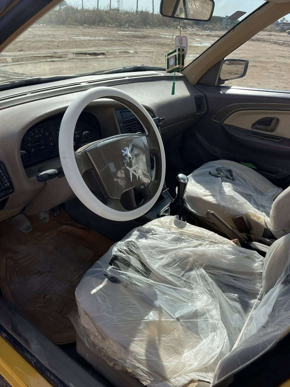 سياره بيجو 405 مديل2016
سياره معمره من الدعاميه للدعاميه زلق ما بيها 
رقم دولي بصره السياره بسمي تحويل ثاني يوم سياره جاهزه من كلشي 
تشغيل عن بعد 
لايت زنون 
سنتر لوك كهربائيات 
دواخل حلوه كلها جاهزه 
تبريد شغال 
بخاخات جدد بلكات جدد 
سياره على ايدي من الدوام للبيت ما متعوبه 
للعلم السيارة ما مشتغله تكسي 
السعر 55 بيها مجال للشراي
 ***********
