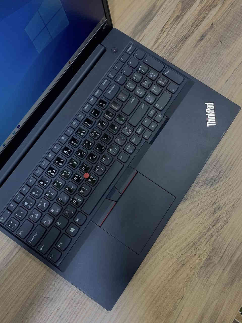 سلام عليكم لابتوب Lenovo ThinkPad E585 للبيع نضيف جداً يشغلك برامج مونتاج والفوتوشوب والبرامج الهندسية والعاب المتوسطة المواصفات :
CPU : AMD Ryzen 7 2700U 2.20GHz
RAM : 8GB DDR4
قابل للتطوير 
HARD : 256SSD
قابل للتطوير 
كرت شاشة : AMD Radeon RX Vega 10
 حجم الشاشة 15.6 : حواف نحيفة
Full HD (1920 x 1080)
سوبر سلم وخفيف الوزن  
بطارية ممتازة جداً
شحن لابتوب تايب سي
Windows 10 : مفعل مدى الحياة 
يحتوي ع المنافذ لي تحتاجها 
شاحن لابتوب 65Watt
وياه الشاحنة الاصلية وكارتونة الجهاز
-———————————————-
ملاحضة : لابتوب نضيف جداً ومابي اي مشكلة يشغلك برامج مونتاج والفوتوشوب والبرامج الهندسية والعاب متوسطة وبالعافية ع ياخذة
————-——-—————————
مكاني بغداد المحمودية
متوفر توصيل للجميع محافظات العراق 
رقمي *********** بي واتساب 
سعره 300 وبي مجال للطيبين
