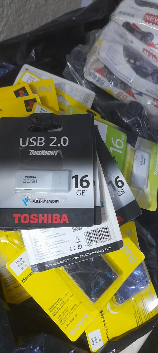 فلاش اصلي مع العاب  ٢٠ لعبه  سعر. ١٠


**إذا كنت صاحب هذا الإعلان وتريد حذفه لأي سبب، رجاءا أرسل رسالة إلى الدعم الفني**