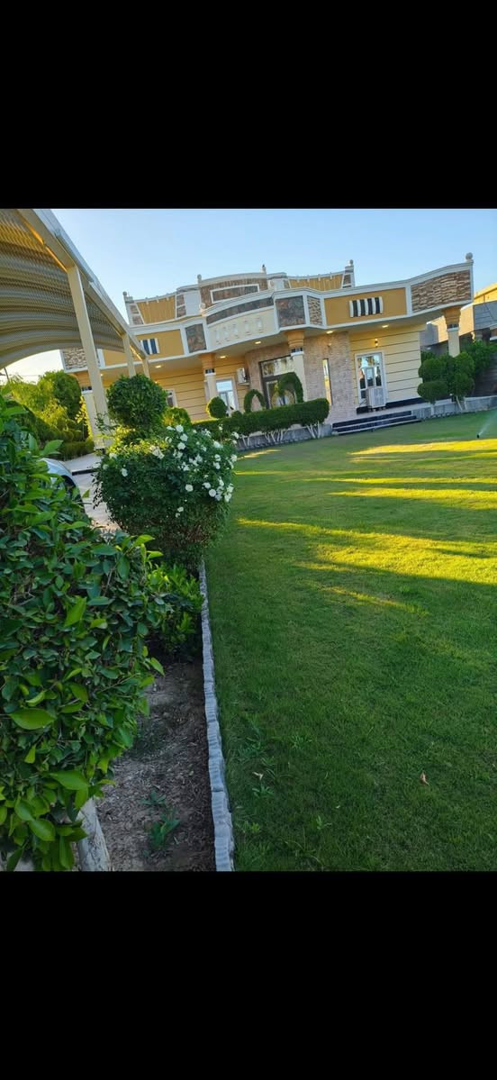 بيت طابقين للبيع في الدورة البعيثة قرب الجمعية 
مساحة الارض 1350 متر مساحة البناء 250 متر زراعي 

يحتوي على 4 غرف نوم 2 منهم اسويت 

استقبال 8* 4/5

هول 5* 4/5

صاله عدد 2    5*8

مطبخ 45/5

حمام عدد 4

ارضيه الطابق الاول مرمر 

الطابق الثاني بورسلين 

سقيفه على طول الكراج 21 متر 

اشجار مثمرة 

السعر 200 

لمزيد من المعلومات الاتصال على الرقم
*********** او واتساب
