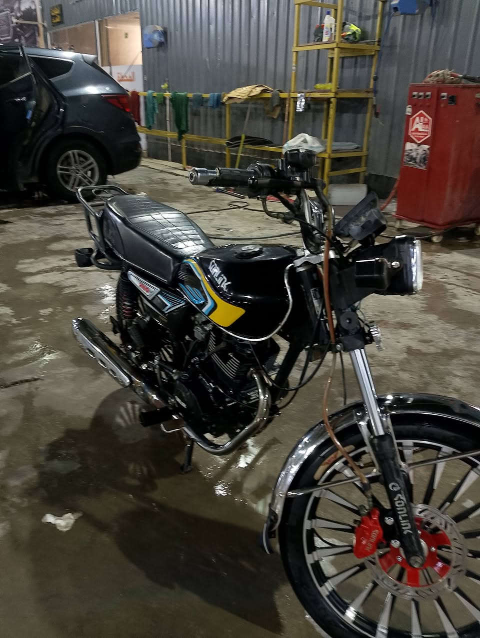 سلام عليكم دراجه سيفان موديل 2024 لل بيع فقط
الدراجه نضافته كدامك 
كامله مكمله من كهربائيات
650 وبيه مجال بسيط 
العنوان حله ابو خستاوي 
لل استفسار الاتصال على الرقم فقط 
***********
