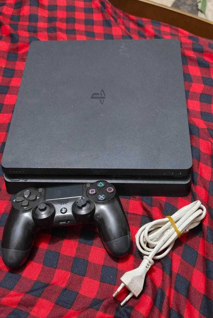🎮 للبيع بلايستيشن 4 سلم (PS4 Slim) 🎮
جهاز نظيف وشغال ممتاز جداً

السعر: 235 ألف وبـيه مجال  🔥

المواصفات: • PlayStation 4 Slim

• ذاكرة 500GB

• يد تحكم أصلية DualShock 4 🎮

• دبل جوستك شغال

• يدعم جميع الألعاب أونلاين وأوفلاين

• واي فاي + بلوتوث مدمج

• يدعم HDR وجودة عالية Full HD

• هادئ واستهلاكه للكهرباء قليل

• مع حساب امريكي بي بيس 26 + مع قرص جيتي اي 5 + روكت ليك 

الملحقات: ✅ سلك كهرباء

✅ سلك HDMI

✅ سلك شحن لليد

✅ الجهاز كامل جاهز للعب مباشرة

الجهاز مرتب وما بي أي مشاكل والحمدلله

للجادين فقط ✨

مراسلة خاص 📩

مكاني شعب


**إذا كنت صاحب هذا الإعلان وتريد حذفه لأي سبب، رجاءا أرسل رسالة إلى الدعم الفني**