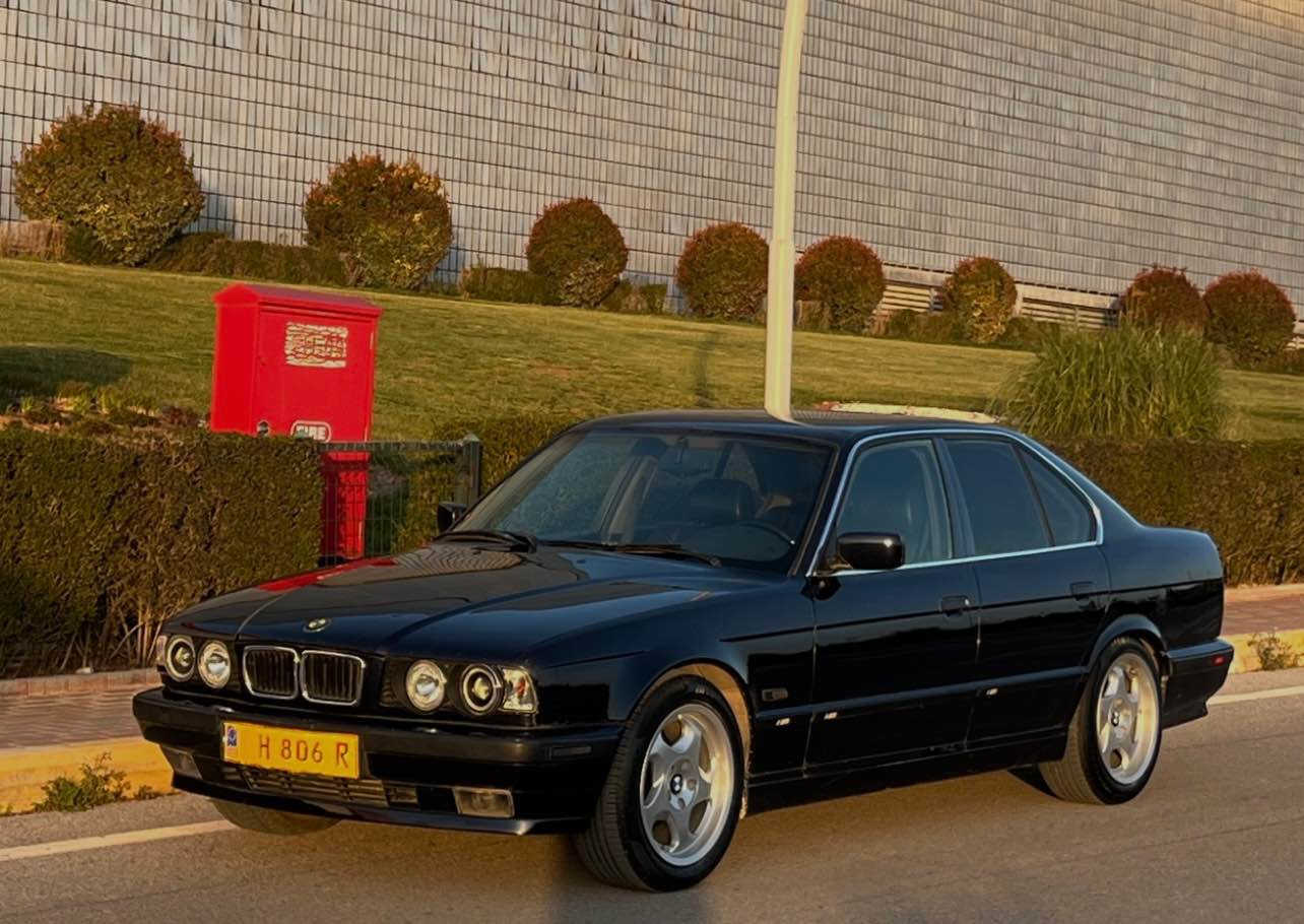 BMW E525i. 1995                                                  دەبڵ دیجیتاڵی گێڕ تۆماتیک  مەکینە نەکراوەتەوە ٢٥٠           هەزار ڕۆشتوە بێ بۆیاخ تەنیا دوپەڵە قەڵەم کاری هەیە تەبریدە لەگەڵ سەیچ سەیارەکە ماڵی دۆستە بێمەسرەفە سەیارەکە ئەوروپیە مەنەفێستی لەگەڵەو کۆدیشی بۆکراوە نرخ ٦٥ گەڵاو مەعامەلە بۆزانیاری زیاتر تەلەفون بۆ ئەم ڕەقەمانە بکە                                                                     ***********                                                         *********** السليمانية, العراق
