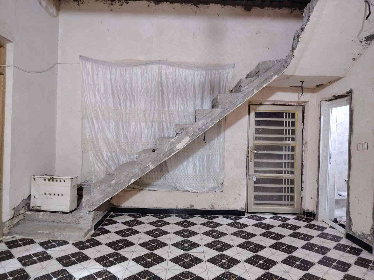 السلام عليكم
  دار للبيع مكان مميز جدا 
طابو زراعي سند ٢٥
نوع البناء طابوق السقف عكاده
العنوان / /بابل المدحتية المعاره طريق الزوار شارع سيد سهيل الثاني 
المساحة//٢٣٠متر
الواجه ٨متر
خدمات كامله من ماء وكهرباء التبليط قريب جداً 
السعر/٦٣وبي مجال
تفاصيل البيت طابق واحد 
استقبال 
صاله 
عدد٢
مطبخ 
منور خلفي طارمه
مجمع صحيات داخليه وخارجيه
طارمه
السطح كامل فرشي
تحويل البيت ثاني يوم بعد الشراء 
بناء حديث 
عرض الشارع ٨متر
للاستفسار
مراجعة  مكتب دلالية وائل الهندي 
***********ابو علي
***********وائل الهندي
مكتب دلالية وائل الهندي بابل المدحتيه الحمزه الغربي ع شارع 60 قرب سلوان ابو الكاشي مقابيل فرع علي قماره
