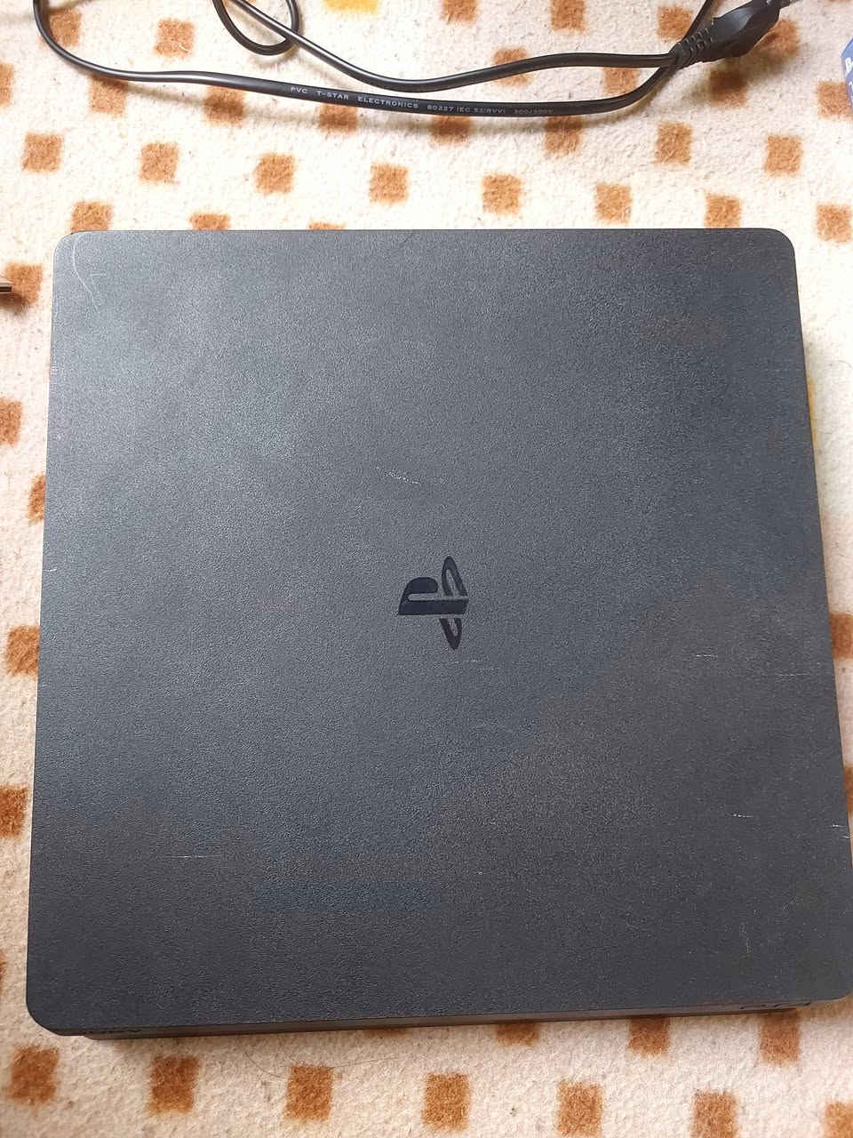 سلام عليكم بلي 4سلم اون ألاين جديد الله شاهد حته مامستخدمه بعده بلكارتونه ويا قرصGTA وبيس17 وكيبلات اصلية  اشتريته بلمشايه وضامه مشغله بس 4 مرات تجي تاخذه من باب البيت ***********   225 الديوانيه قضاءسنيه
