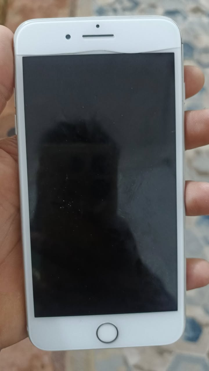 إيفون 8بلاس مبدل بطاريه ١٠٠ جهاز هاي الضربات البي جهاز شغال كلشي مابيه نضيف سعره خاص أو رقم ***********
