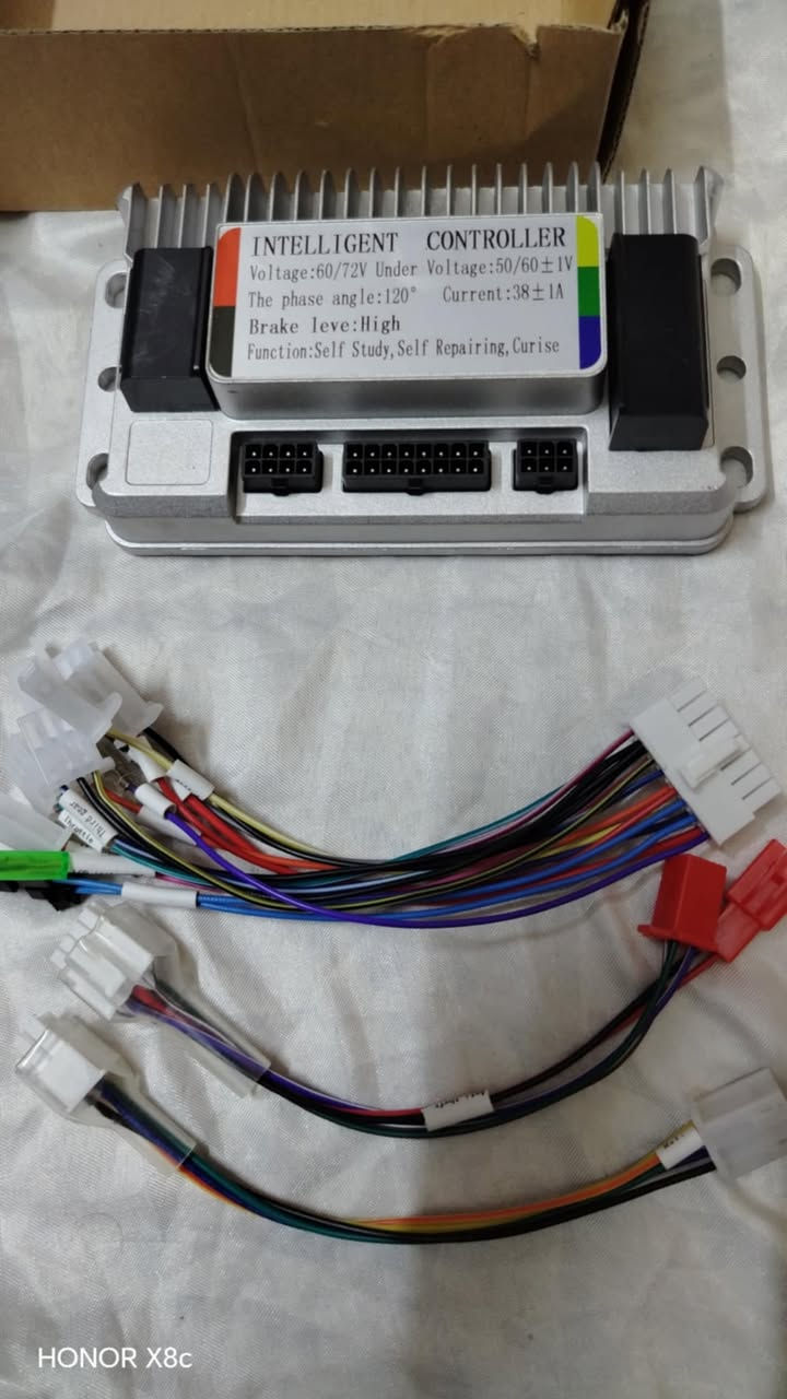 تعلن الورقة الخضراء للدراجات الكهربائية (الشحن)  

عن توفر  قطع غيار و بطاريات واطارات الدراجات الشحن الكهربائية وباسعار مناسبة

وتتوفر خدمة التوصيل لجميع المحافظات وخلال 24 ساعة

اجور التوصيل 5 الاف

محل الورقة الخضراء للدراجات الكهربائية الشحن  

بغداد – شارع الربيع – مقابل الامثل للمطابخ قرب مدخل دور نواب الضباط في الحرية

للتواصل : (واتساب) *********** – ***********

[#دراجة_شحن](https://www.facebook.com/hashtag/%D8%AF%D8%B1%D8%A7%D8%AC%D8%A9_%D8%B4%D8%AD%D9%86?__eep__=6&__cft__[0]=AZZi51LDvl7jyMUXq1-doKHna9rLn3zFHOHSjqU72tFQiiAC1dZsL-8agLzWbKbpzuRvkK4YpnndYz5Vj0eiL6vr2NYqSQmW9OF9fyFDzW07L9MhIHfsI6JXIwrwnAQvp1YDUbQA2Ck8h5JoUQ_m0JybKLJk4DKuRmtijoNQWIZwjA&__tn__=*NK-R) [#بايسكل_شحن](https://www.facebook.com/hashtag/%D8%A8%D8%A7%D9%8A%D8%B3%D9%83%D9%84_%D8%B4%D8%AD%D9%86?__eep__=6&__cft__[0]=AZZi51LDvl7jyMUXq1-doKHna9rLn3zFHOHSjqU72tFQiiAC1dZsL-8agLzWbKbpzuRvkK4YpnndYz5Vj0eiL6vr2NYqSQmW9OF9fyFDzW07L9MhIHfsI6JXIwrwnAQvp1YDUbQA2Ck8h5JoUQ_m0JybKLJk4DKuRmtijoNQWIZwjA&__tn__=*NK-R) [#دراجة_كهربائية](https://www.facebook.com/hashtag/%D8%AF%D8%B1%D8%A7%D8%AC%D8%A9_%D9%83%D9%87%D8%B1%D8%A8%D8%A7%D8%A6%D9%8A%D8%A9?__eep__=6&__cft__[0]=AZZi51LDvl7jyMUXq1-doKHna9rLn3zFHOHSjqU72tFQiiAC1dZsL-8agLzWbKbpzuRvkK4YpnndYz5Vj0eiL6vr2NYqSQmW9OF9fyFDzW07L9MhIHfsI6JXIwrwnAQvp1YDUbQA2Ck8h5JoUQ_m0JybKLJk4DKuRmtijoNQWIZwjA&__tn__=*NK-R)
