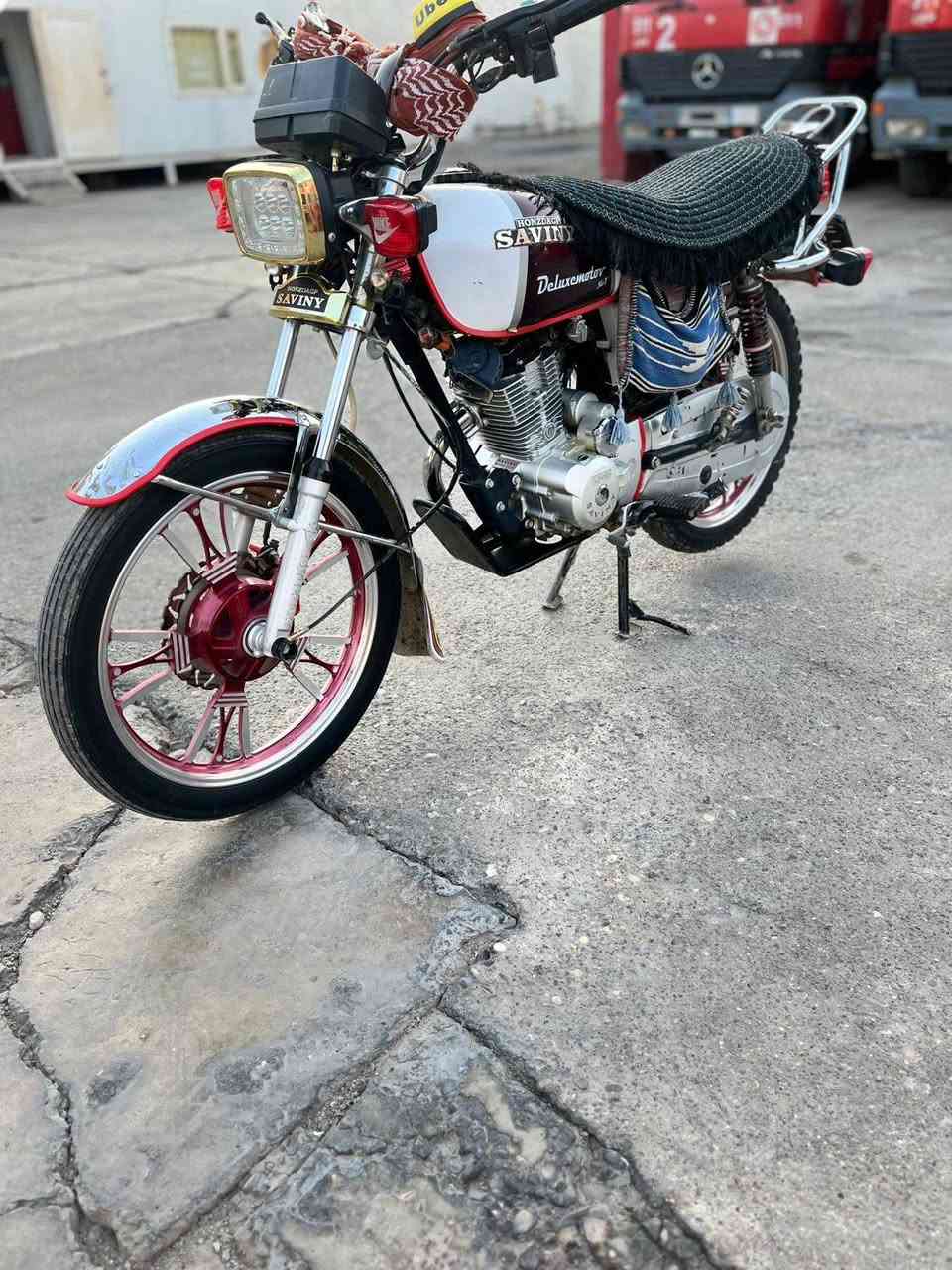 هونزده سيفان 
مابيها اي نقص
تاير خلفي جديد 
بريك خلفي عنبار ودسك بلاد 
دشبول اكتروني ايراني اصل 
دراجه مفتوحه لغرض تزويد شاديلها بستم ناصي 
ولفات بلاد ولفات بلاد مال دراجه نكره سلف 
س ع ر 550بيها مجال بصيط 
مكاني شهر بأن 
***********
