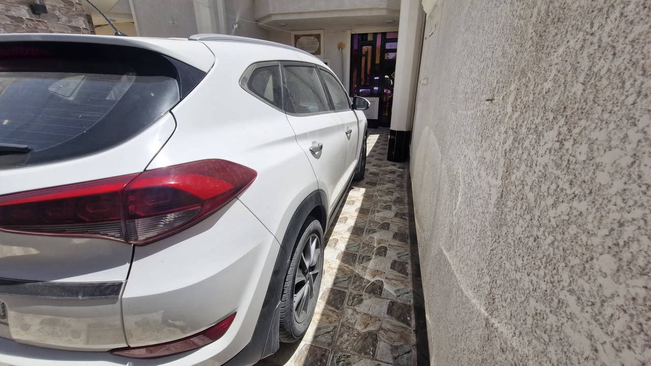 توسان 2018 بغداد خليجي
هزة جديدة سنوية 2028
 بيها بار وتكحيلات وشخوط بسيطة وبيها حالوب 
كير محرك كفالة تبريد ثلج مواصفات تحكم جهتين كاميرا حساس خلفي محرك 2000 دوش ماشية 121 الف قابل للزيادة 
السعر 159 ورقة بيها مجال قليل 
ترهم مراوس بأقل حسب القناعة
العنوان واسط - الحفرية 
هـ *********** متوفر واتساب
