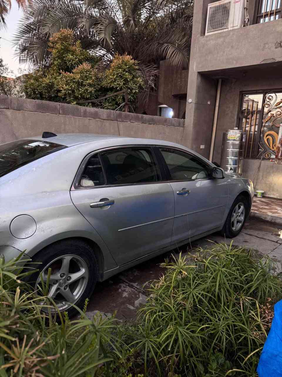 محرك 2400 4 سلندر 
ضربتها جاملغات خلفية وصندوك بدون دواخل فقط خشم الشاصي 
تبريد شغال ثلج 
كير ومكينة جديد 
نقوصاتها صدر امامي خلفي تعبان يحتاج تبديل
السيارة شغالة 100% نقوصاتها جمالية فقط  
رقمها بغداد باسمي  
رقم جديد انكليزي 
غرفتها نضيفة جداً 
للبيع او مراوس سعر 65$ ورقة وبيها مجال مستعجل على البيع 
***********
*********** 
مكاني بغداد بغداد, العراق
