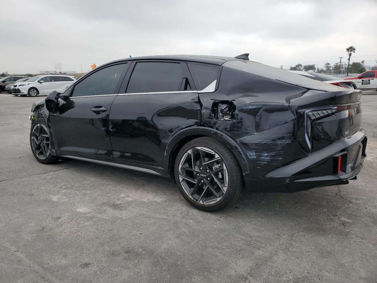 ‏سلام عليكم للبيع كي4 موديل 25 سيارة جي لاين من عدى الفتحة حاليا بالإمارات للب البصرة سعر135 كامل تستلم***********
