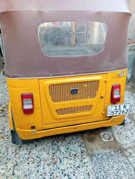 السلام عليكم تكتك للبيع 21 شهر 11 مكينة اول مرة تنفتح بيهة بارد جوة لغد شبر مكحل دوس  معمرة خياسات قليلة رقم بغداد انكليزي بسمي لون ليموني سعر 7200 رقم ***********
