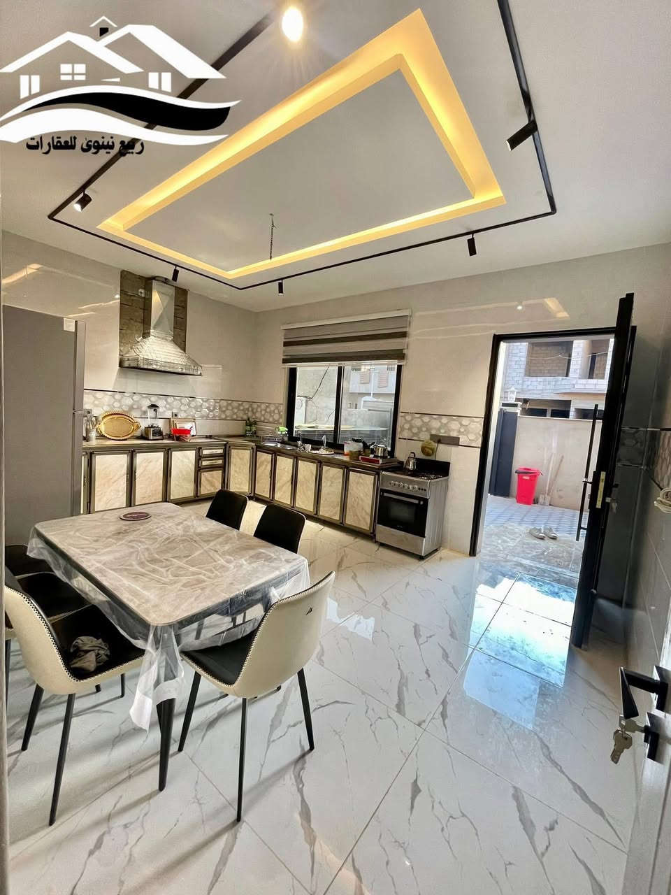 دار للبيع – حي الملايين الثانية
📏 المساحة 210م – الواجهة 10م
يحتوي: استقبال، هول، مطبخ، غرفتين نوم، صحيات داخلية وخارجية
📞 للاستفسار: *********** – ***********
مكتب #ربيع_نينوى_للعقارات – ثقتكم سر نجاحنا
