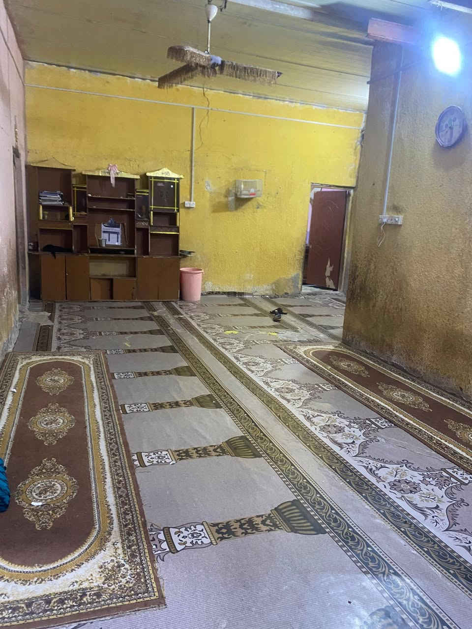 السلام عليكم بيت تجاوز في الزبير حي الخطوة ع شارع العام قرب حديقه حي الخطوة مساحه البيت 350متر بي5غرف +ديوان وصحيات ومطبخ وصاله وكراج جبير للاستفسار
***********
