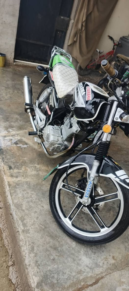 السلام عليكم دراجه هيوشه 2018 للبيع اوراق كامله بيها كمرك سعر 750 بيها مجال دراجه شغاله من كل شي مكان الدراجه رمادي 5 كيلو ***********
